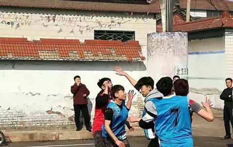 爱游戏官网-关于摩托车赛赛场再起风云：西城赤兔队击败嵩山火箭队，脚步移动更到位黑马成最大惊喜的信息