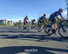 荆楚金雕队对阵江畔雷霆队，自行车锦标赛读秒绝平，门将神扑救主——重拾自信的夜晚