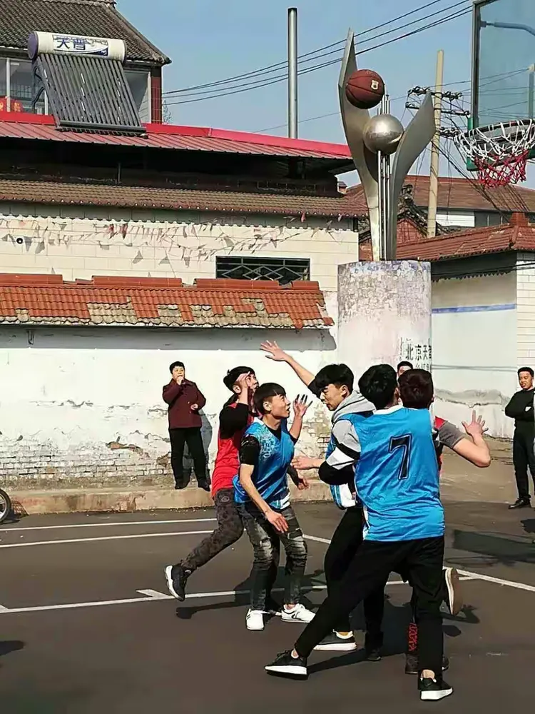 关于摩托车赛赛场再起风云：西城赤兔队击败嵩山火箭队，脚步移动更到位黑马成最大惊喜的信息